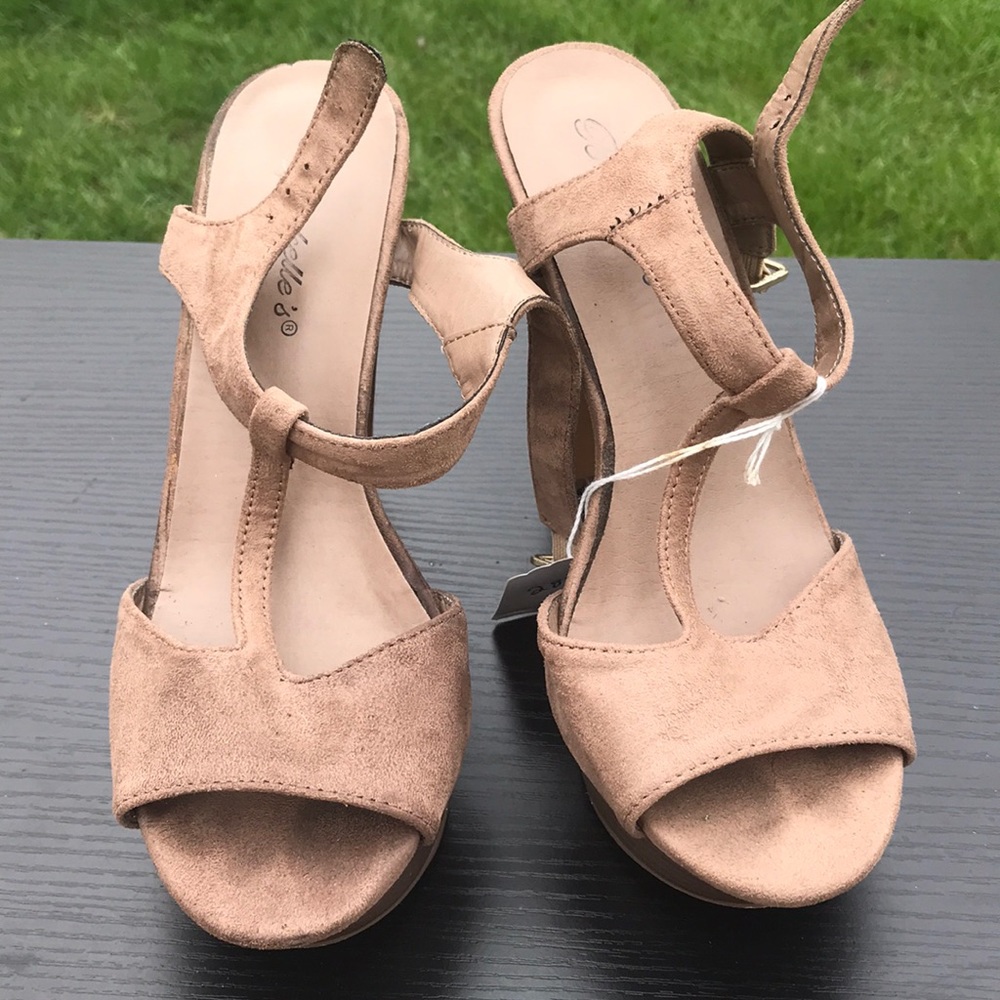 Heels - Picture 2 of 6